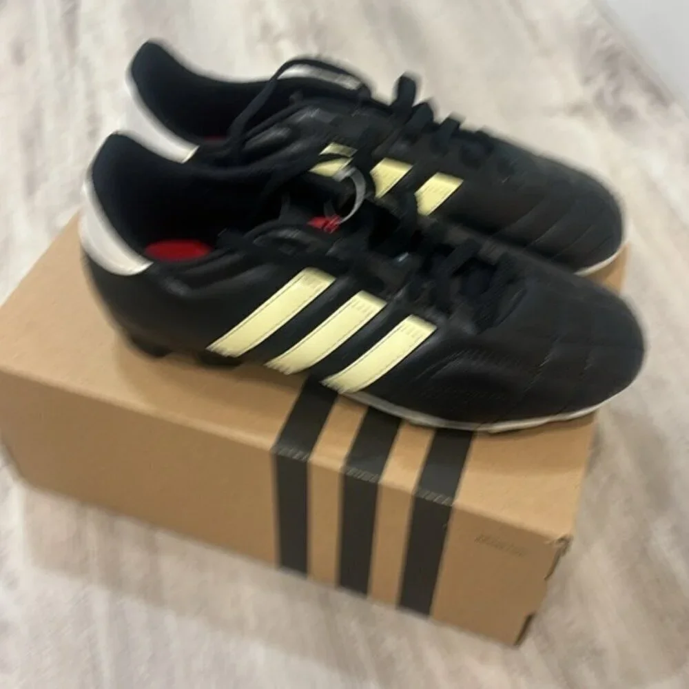 Adidas Black and Cream Soccer Shoes 5.5 YOUTH  NEW
